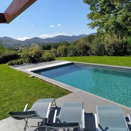 Maison Basque Moderne Avec Piscine Chauffee Et Vue Ascain