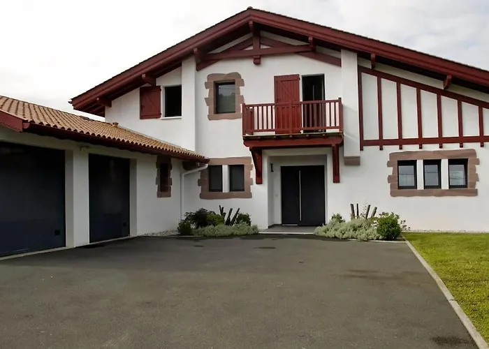 Maison Basque Moderne Avec Piscine Chauffee Et Vue Villa
