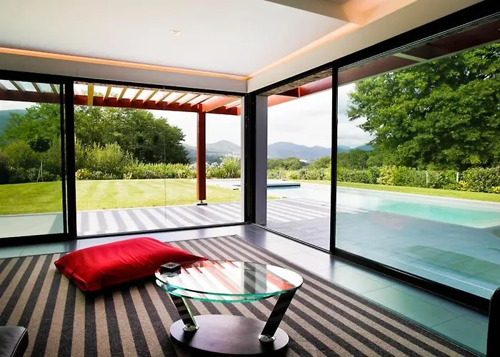 Maison Basque Moderne Avec Piscine Chauffee Et Vue Ascain